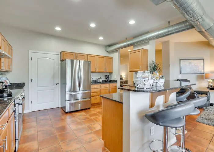 < 1 Mi To Biltmore Fashion Park: W/ Pool! * Phoenix