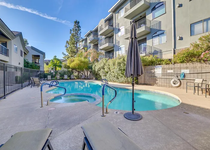 < 1 Mi To Biltmore Fashion Park: W/ Pool! Holiday home